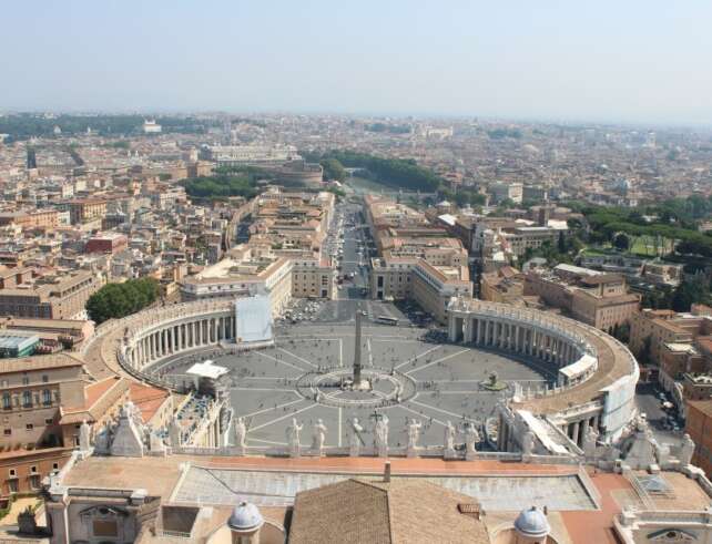 Photo: Vatican view from the Duomo. Personal archive.